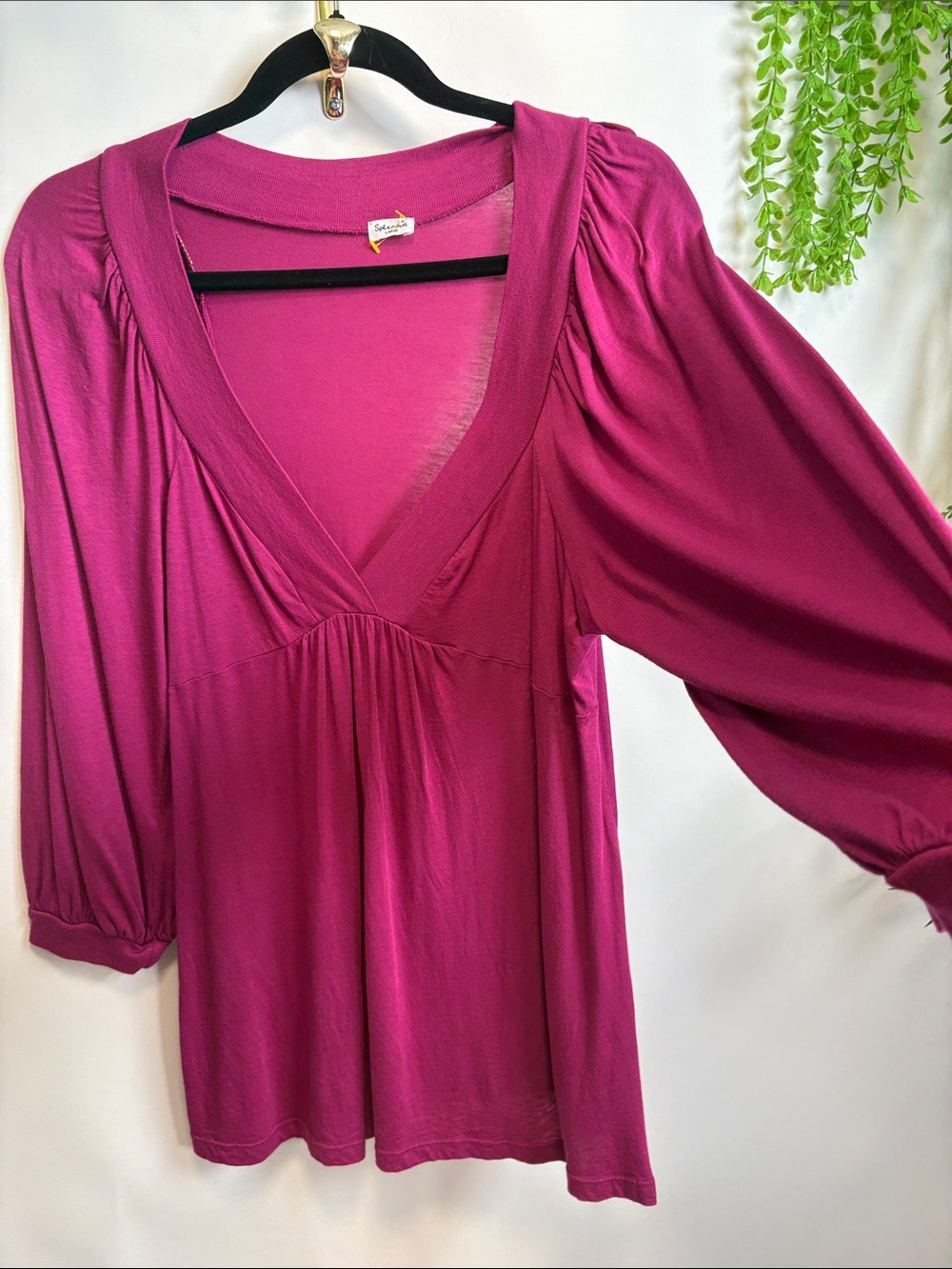 Splendid Magenta V-Neck Balloon Sleeve Tunic